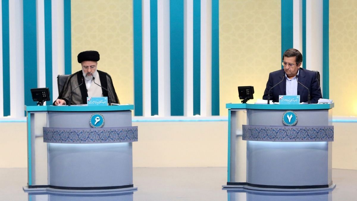 عبدالناصر همتی و ابراهیم رئیسی در دومین مناظره تلویزیونی انتخابات ۱۴۰۰