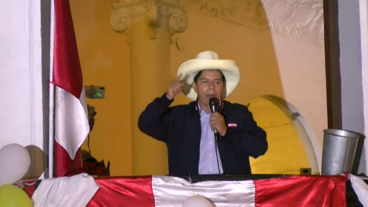 Pedro Castillo se dirige a sus seguidores en Lima