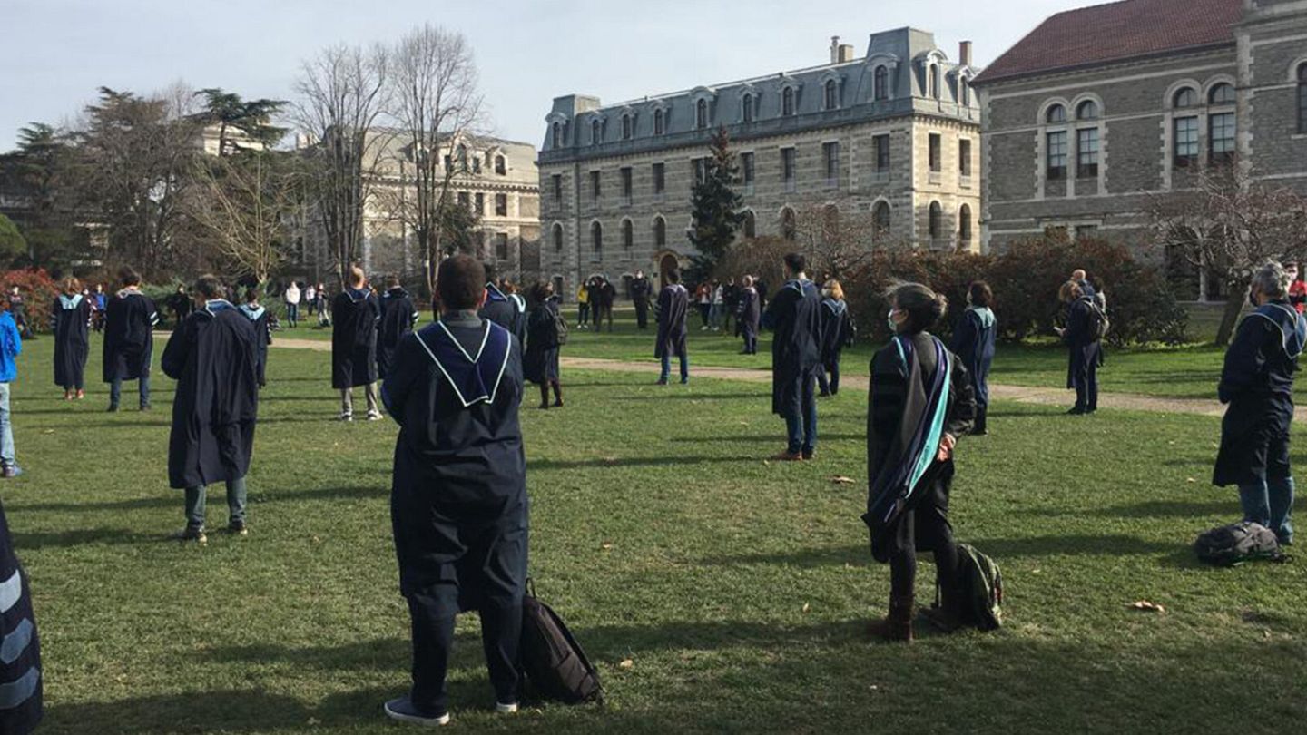 bogazici universitesi nde eylemlere destek veren akademisyenler gorevden mi uzaklastiriliyor euronews