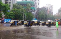 تصاویری از شهر بمبئی هند و باران‌های شدید موسمی