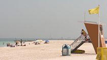 Buntes Strandleben in Dubai