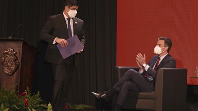El presidente de Costa Rica, Carlos Alvarado, y Pedro Sánchez durante la cumbre España-SICA