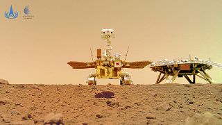 العربة الجوالة (روفر) الصينية تشورونغ على سطح المريخ