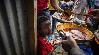 Etiyopya'nın Tigray bölgesinde yaşanan çatışmalar sebebiyle 1 milyonu aşkın kişi yerlerinden edildi.