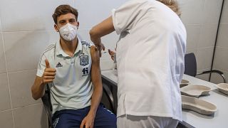 تصاویری از واکسیناسیون ملی‌پوشان اسپانیا پیش از اولین مسابقه در یورو ۲۰۲۰