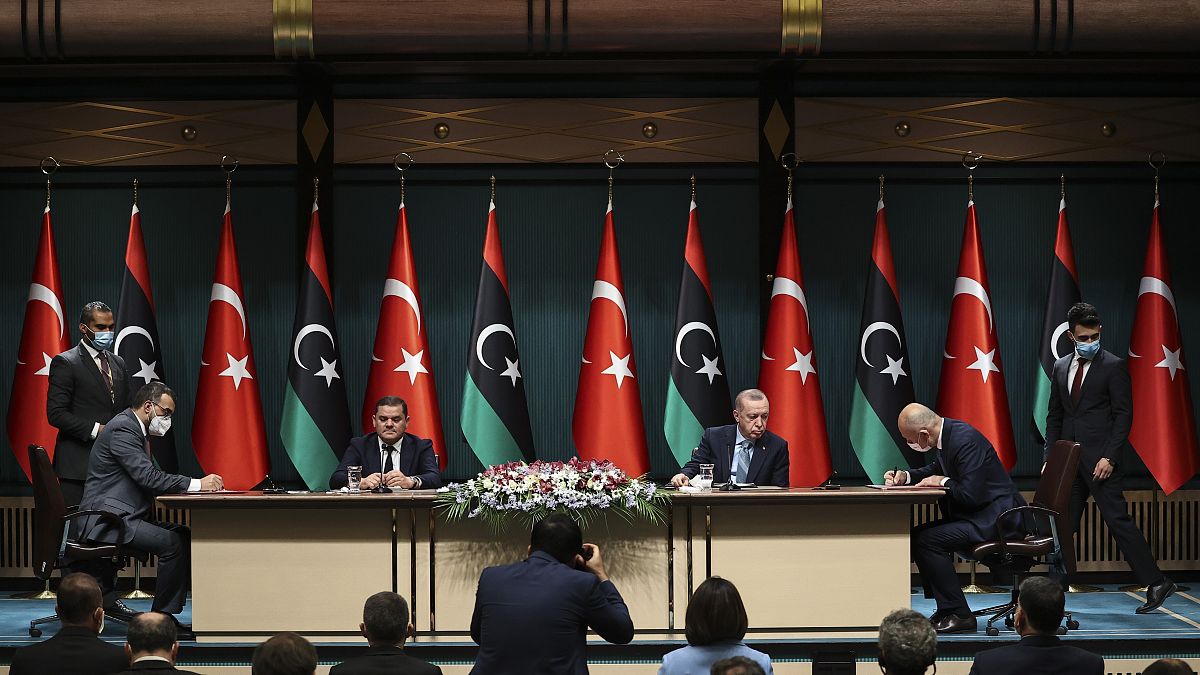 Libya Milli Birlik Hükümeti Başbakanı Abdülhamid Dibeybe'nin Ankara ziyaretinde ikili anlaşma imzalanırken
