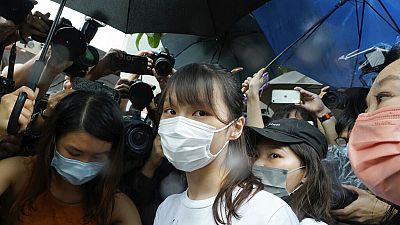 Libertada ativista pró-democracia em Hong Kong