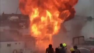 شاهد: حريق في سفينة شحن في مانيلا خلّف إصابة العديد من الأشخاص