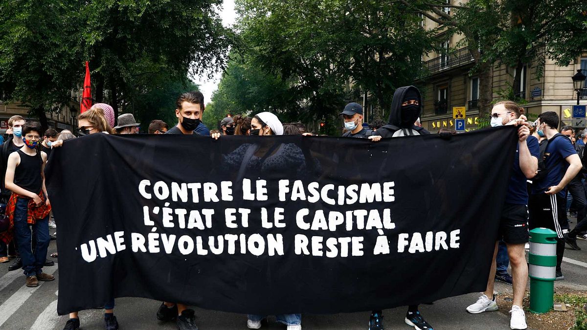 Protestos em Paris contra a extrema-direita