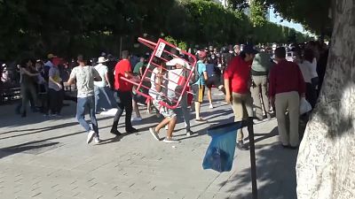 تظاهرات تونس با هجوم پلیس به معترضان به خشونت کشیده شد