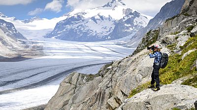 David Carlier fotográfus Európa leghosszabb gleccserét, az Aletsch-t fényképezi Svájcban