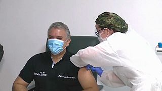 Iván Duque se vacuna contra el coronavirus