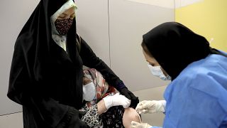 İran'da koronavirüs aşı kampanyası
