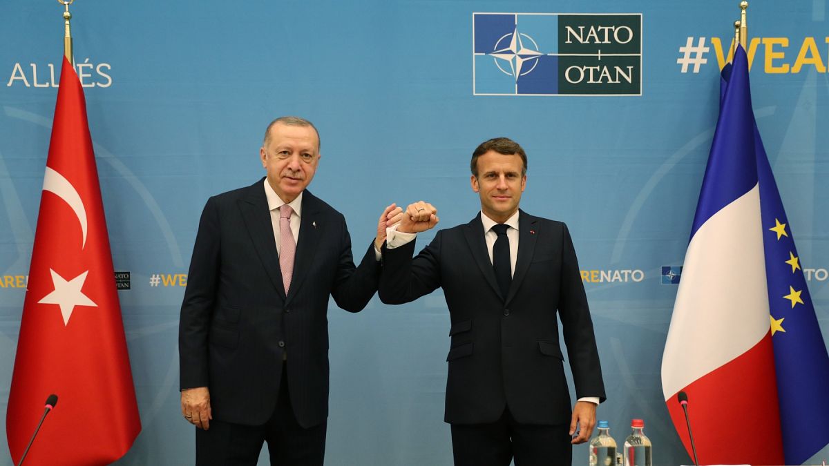 Macron ve Erdoğan NATO Zirvesi öncesi bir araya geldi