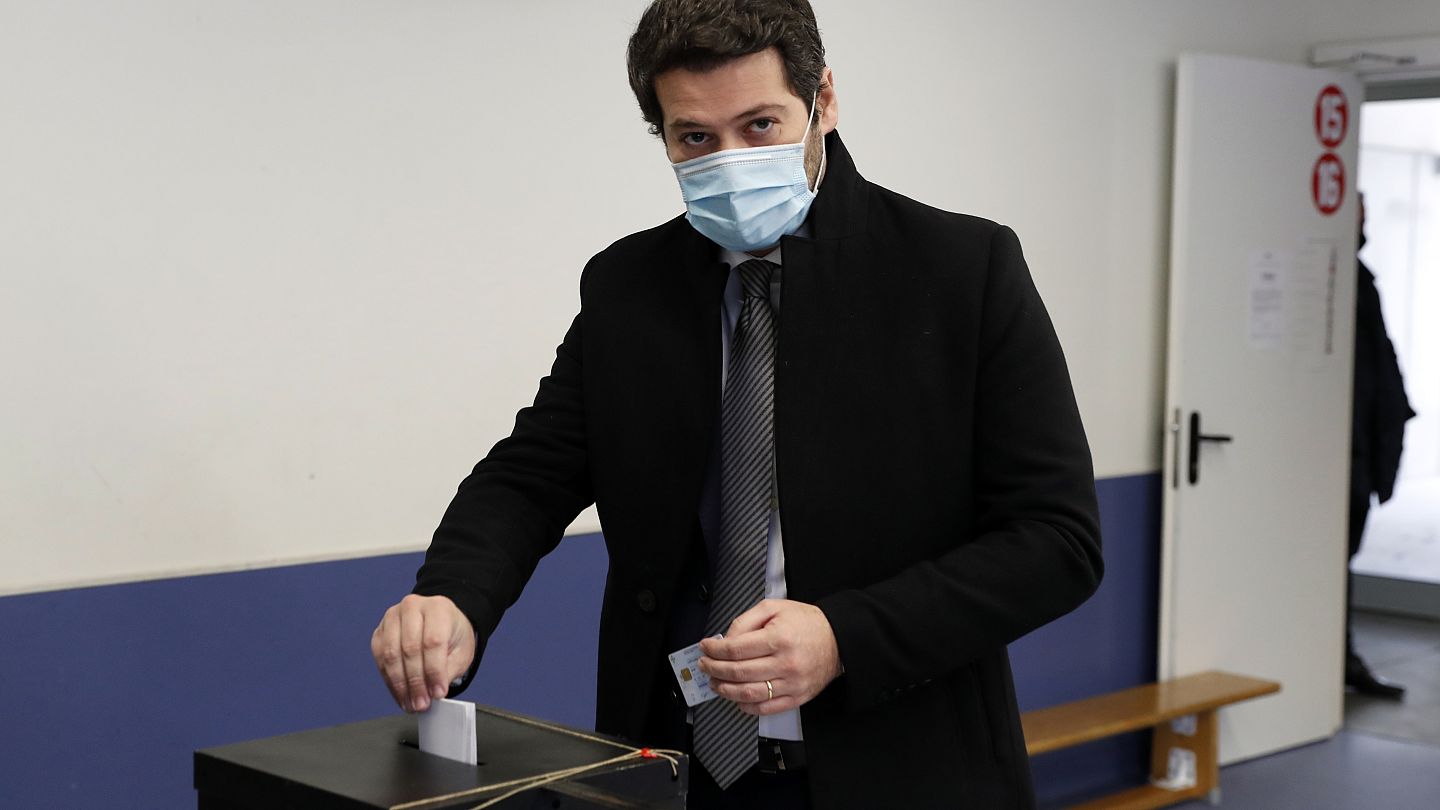 تلبية الشهوات داخل المحل