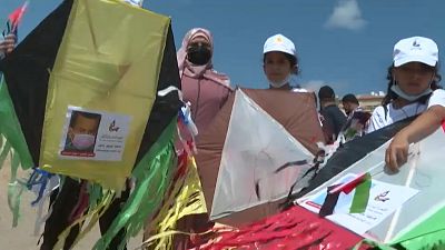 Gaza-Stadt: Kinder lassen Drachen steigen mit Porträts von getöteten Kindern