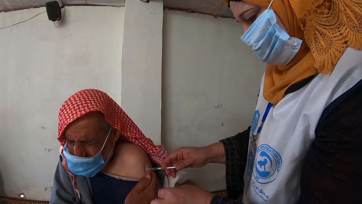 شاهد: المرحلة الثانية من حملة التطعيم ضد كورونا تنطلق في إدلب السورية