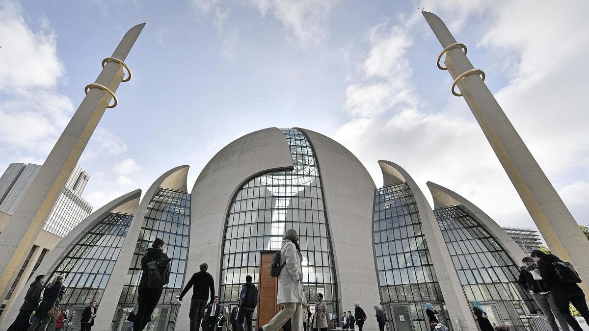 DİTİB'in Almanya'da inşa ettiği Köln Merkez Cami