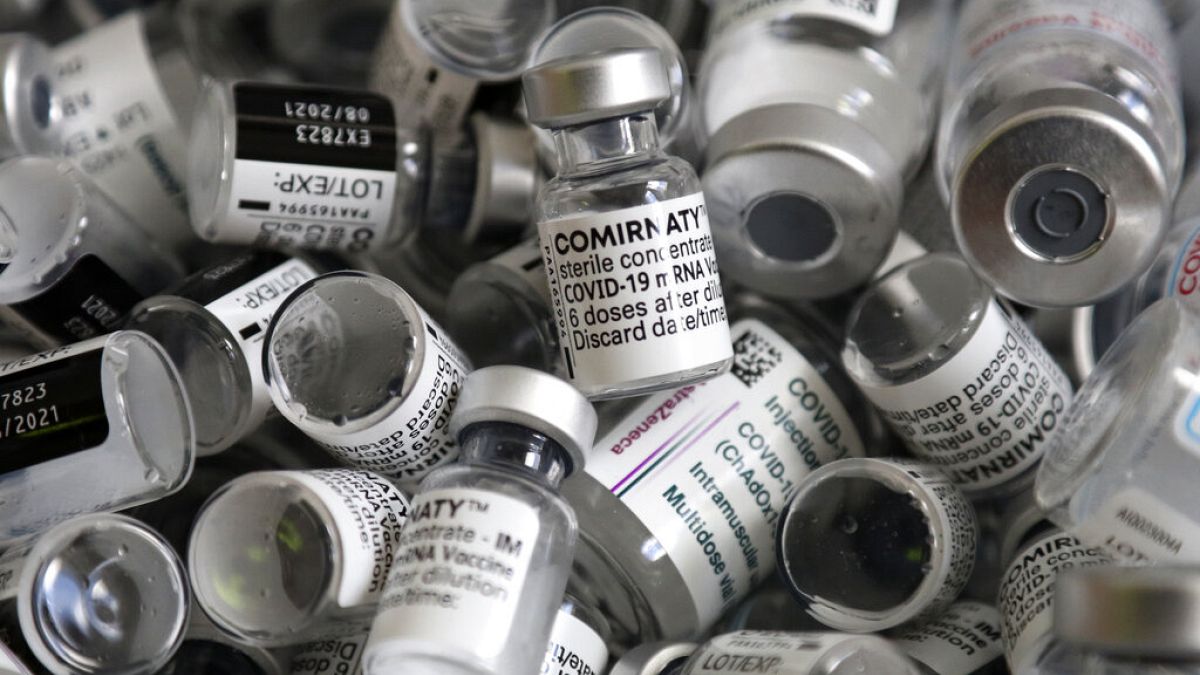 Kiürült Pfizer-vakcinák a németországi Ebersbergben