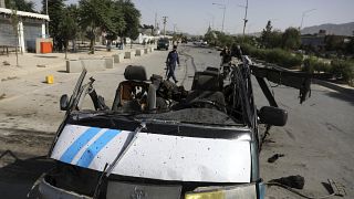 A biztonsági erők tagjai egy kabuli merénylet helyszínen 2021. június 3-án