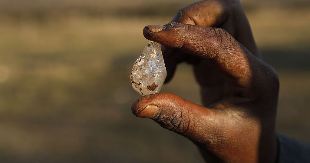 South Africa: Thousands rush for "diamonds" in Kwazulu-Natal province | Africanews