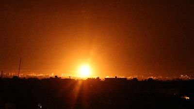 Israele torna a bombardare Gaza in risposta ai palloncini incendiari