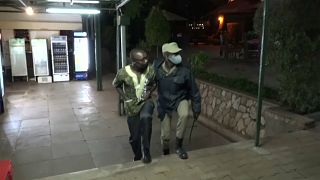 Ouganda : la police scrute les bars de la capitale aux heures du couvre-feu