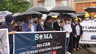 Soma'da yaşanan maden kazası için adalet arayanların protestosu