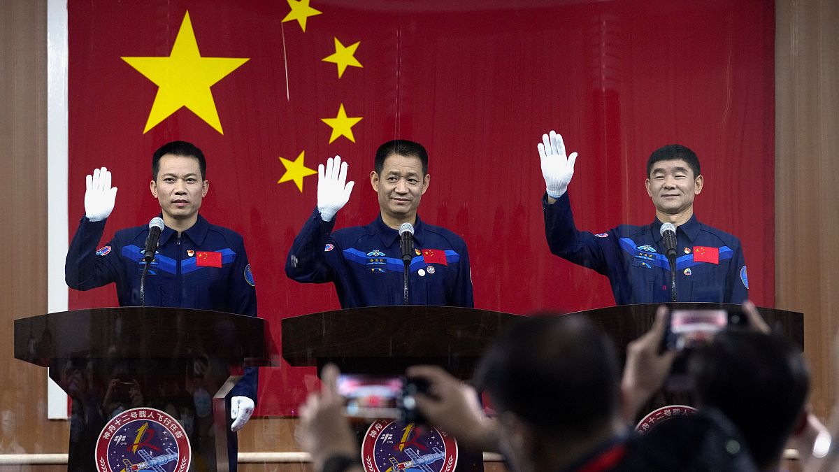 Uzay'a gönderilecek Çinli astronotlar