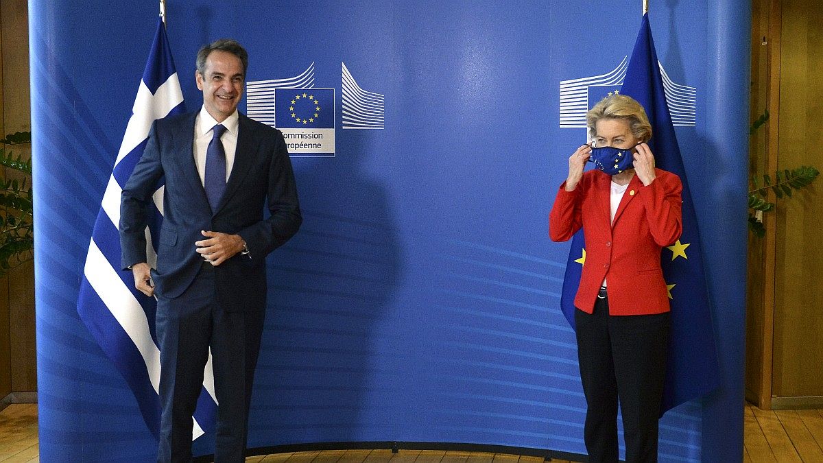 Ο πρωθυπουργός Κυριάκος Μητσοτάκης και η πρόεδρος της Κομισιόν Ούρσουλα φον ντερ Λάιεν