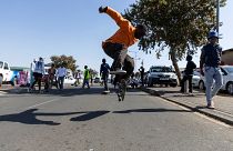 Skateboarders do Soweto celebram Dia da Juventude na África do Sul