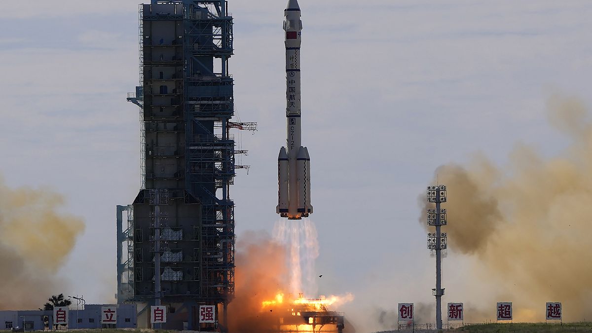 Jiuquan Uydu Fırlatma Merkezi'nde roketin kalkış anı