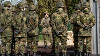 عناصر من القوات المسلحة الألمانية يتلقون تدريبات في مدينة هانوفر شمال البلاد