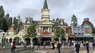 COVID-19: Άνοιξε η Disneyland στο Παρίσι - «Ναι» σε γάμους και εκδηλώσεις σε Αυστρία και Ιταλία