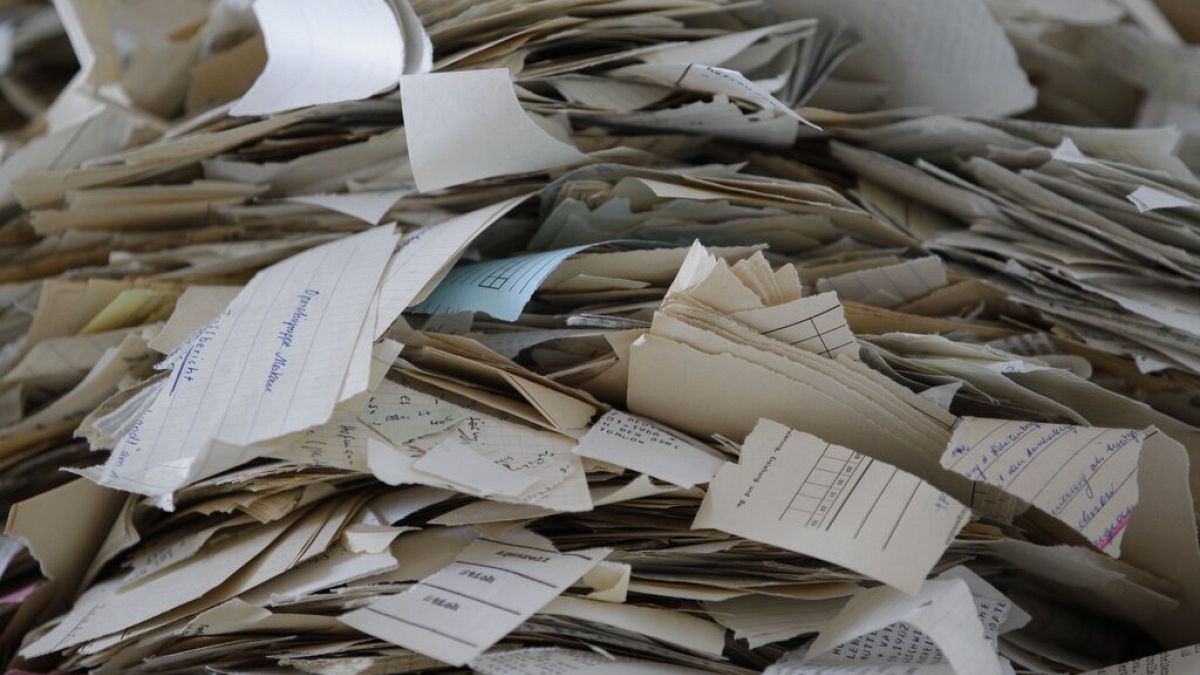 A Stasi levéltárában rengeteg széttépett dokumentumot találtak