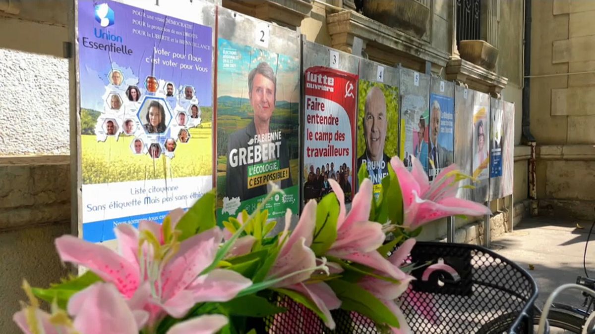 Предвыборные афиши в Лионе, кадр из видео, 17 июня 2021 г.