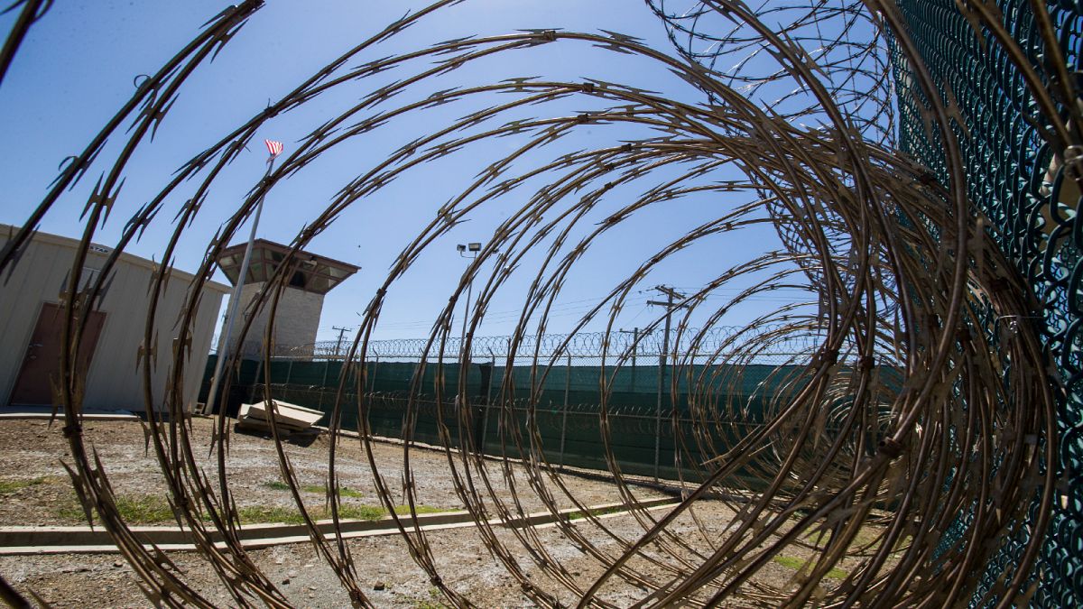 سجن غوانتنامو داخل قاعدة عسكرية أمريكية في إحدى الجزر الكوبية