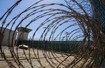 سجن غوانتنامو داخل قاعدة عسكرية أمريكية في إحدى الجزر الكوبية