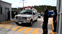 Una ambulancia sale de la prisión de La Tolva, Honduras