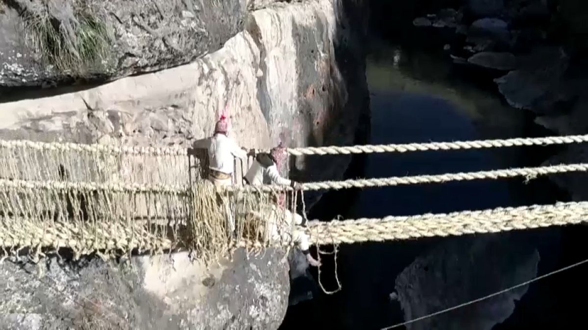 Renovación del puente inca de Q'eswachaka