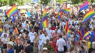 Arcoíris y nubarrones en Varsovia en el desfile del Orgullo Gay