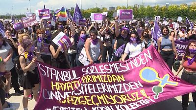 مسيرة نسائية في إسطنبول دفاعا عن حقوق المرأة