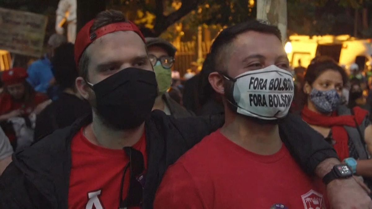 Бразильцы снова протестуют против президента Болсонару 