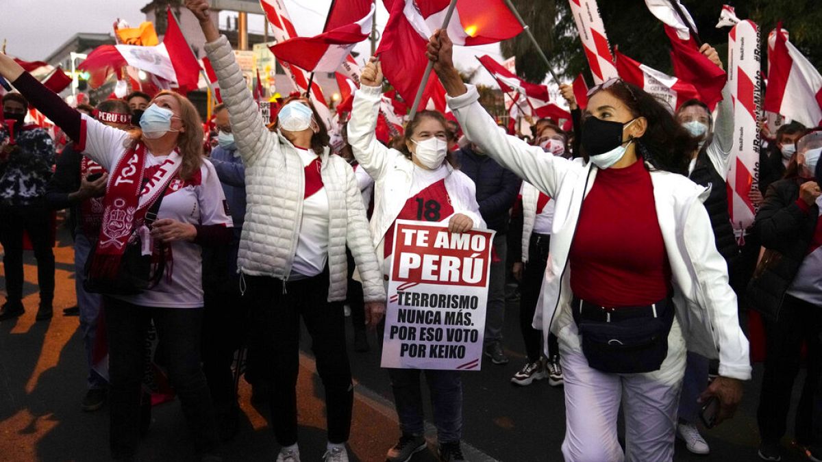 Seguidores de Keiko Fujimori se manifiestan para mostrarle su apoyo en Lima el sábado 19 de junio de 2021