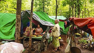 Otthonából elűzött mianmari nő