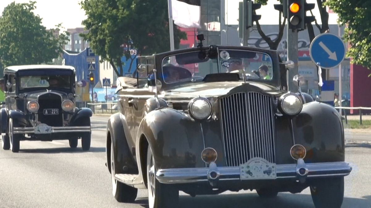 خودروهای کلاسیک قدیمی در رالی هزار کیلومتری استونی شرکت می‌کنند