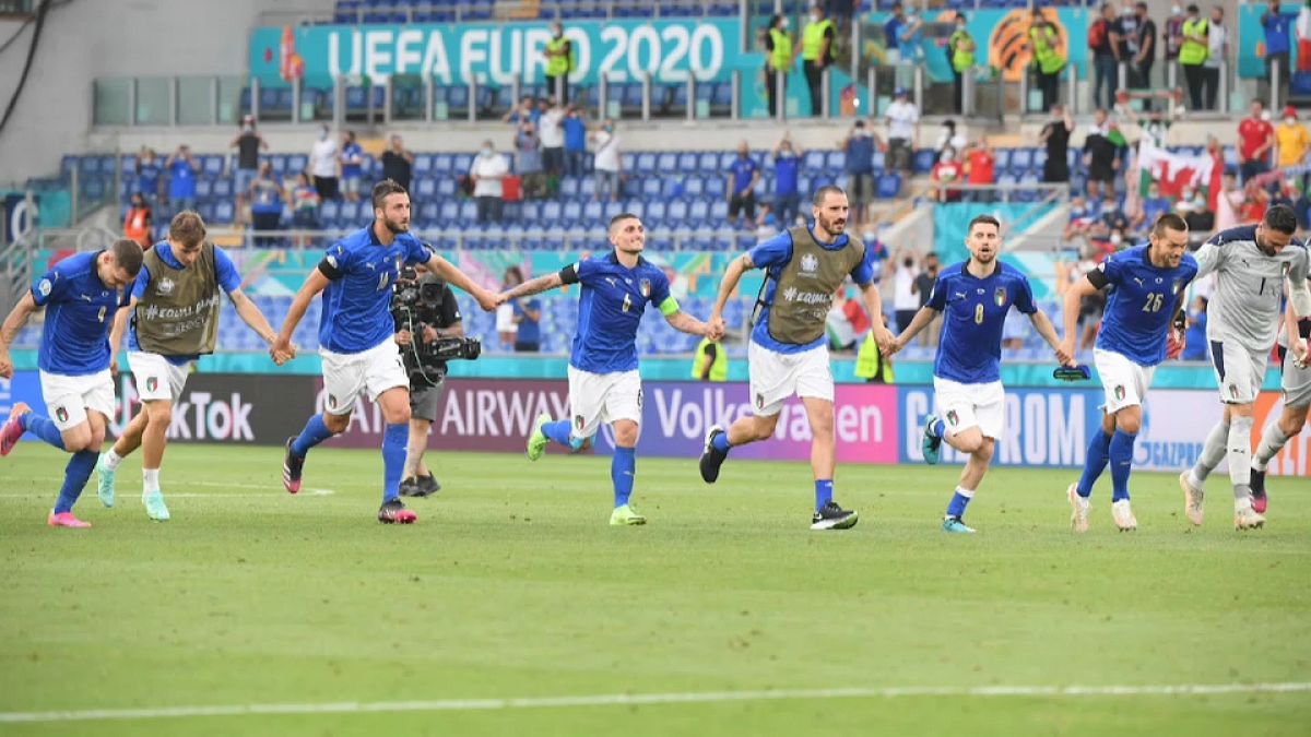 Italien mit drei Siegen in Gruppe A