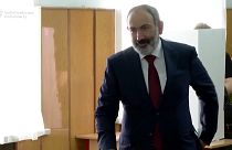 El primer ministro armenio, Nikol Pashinián, vota en las elecciones legislativas