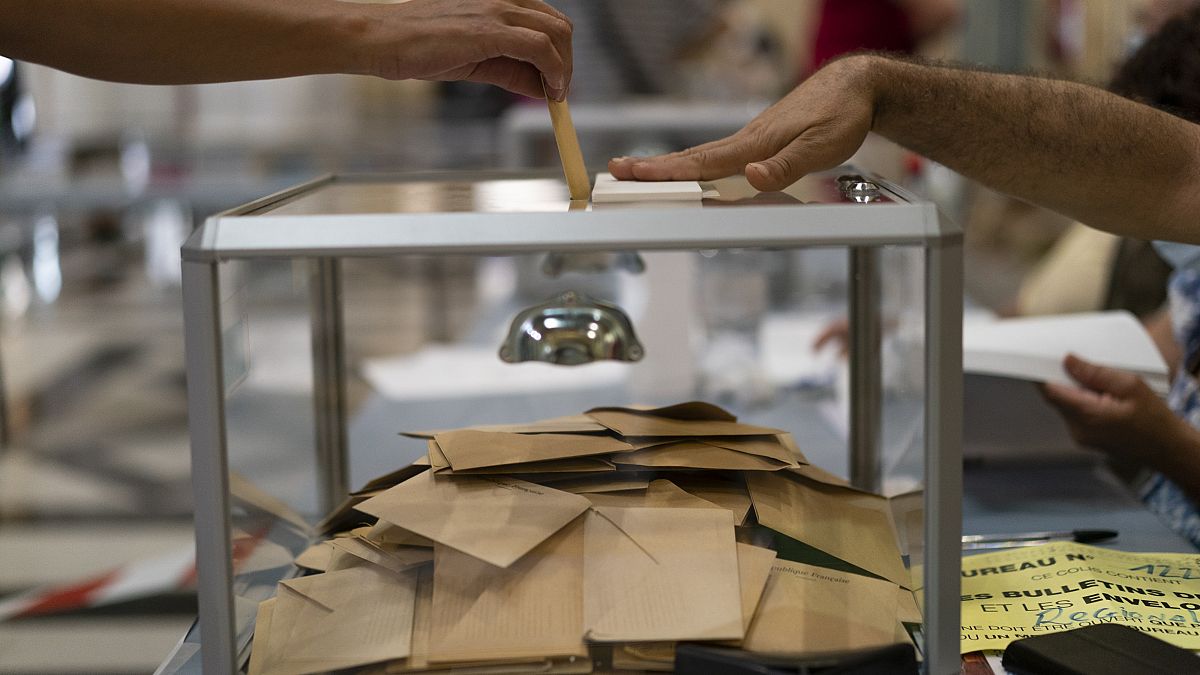 Stravince l'astensione alle regionali francesi: vota solo un elettore su tre 