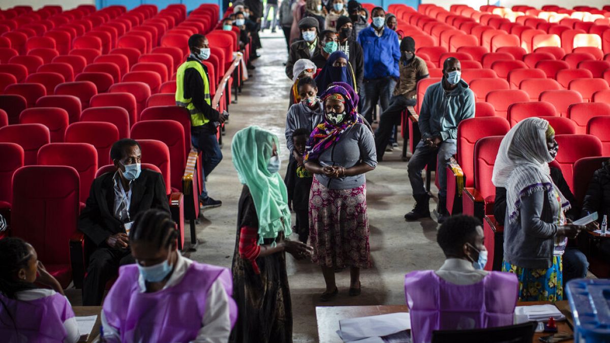 Prime operazioni di voto ad Addis Abeba.